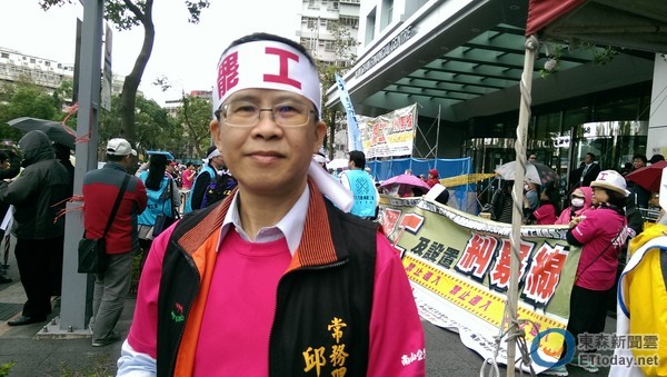 南山人壽工會號召近600名業務員，一同行使罷工權。（圖／記者許雅綿攝）
