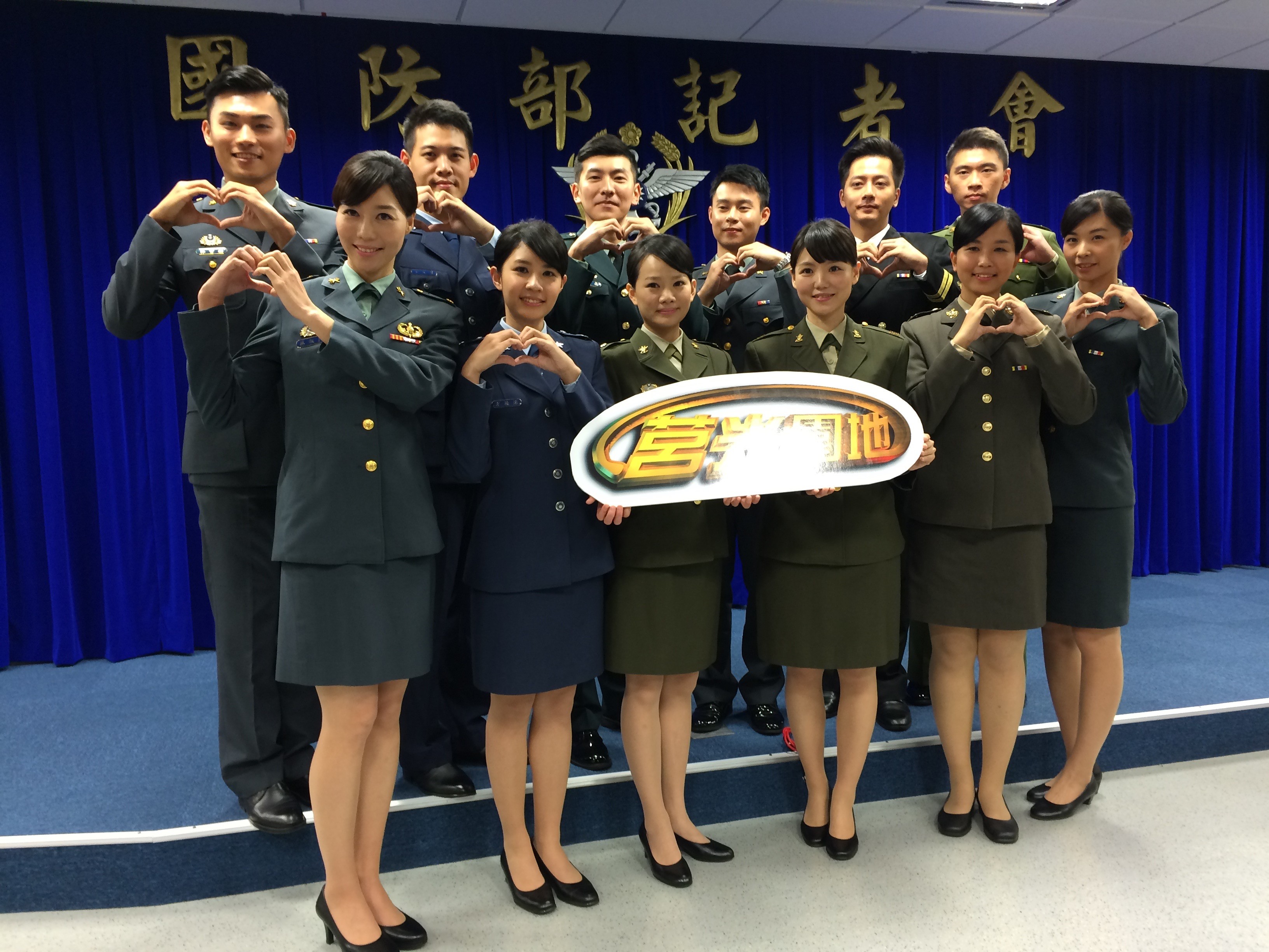 ▲國防部公布105年國軍形象月曆。（圖／記者楊佳穎攝）