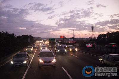 朋友出去玩車禍！司機含淚全付　網嘆：你和陌生人出遊吧？