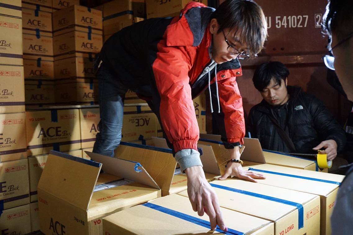食藥署基隆港邊境查驗。（圖／記者嚴云岑攝）