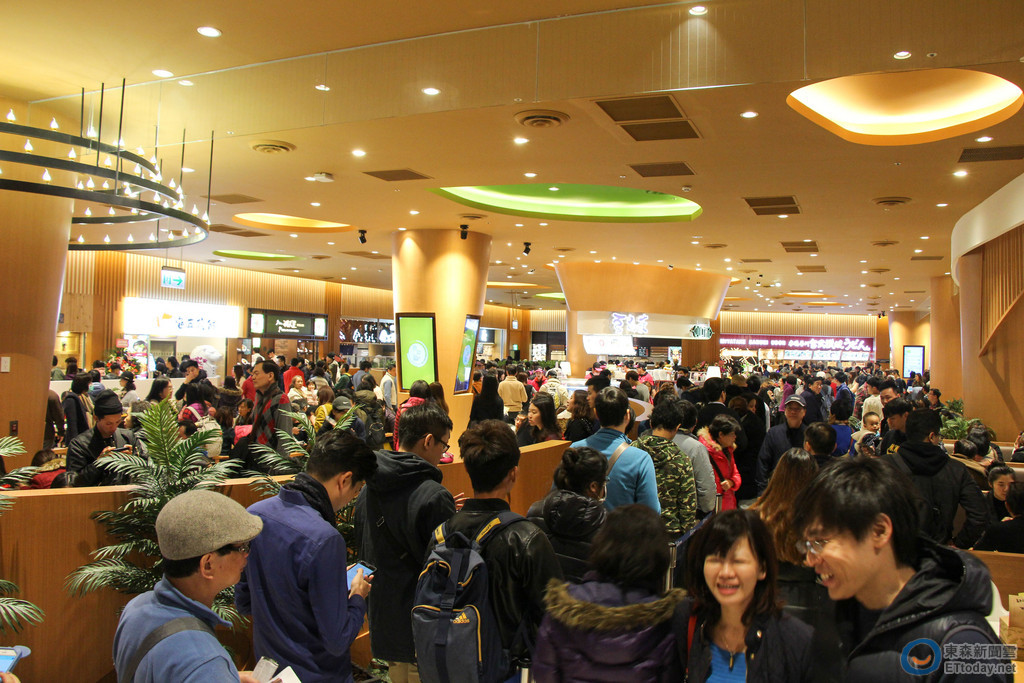 三井OUTLET開幕首日美食街大爆滿 金子半之助超夯 | ETtoday旅遊雲 | ETtoday新聞雲