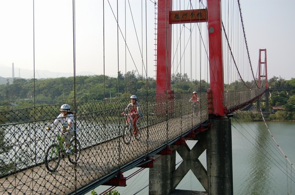 新北龍門吊橋。（圖／取自東北角海岸國家風景區官網）