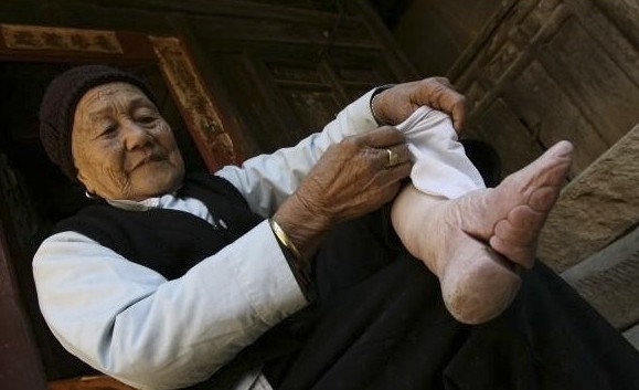 中國傳統有女性裹小腳的陋習。（圖／中青在線）