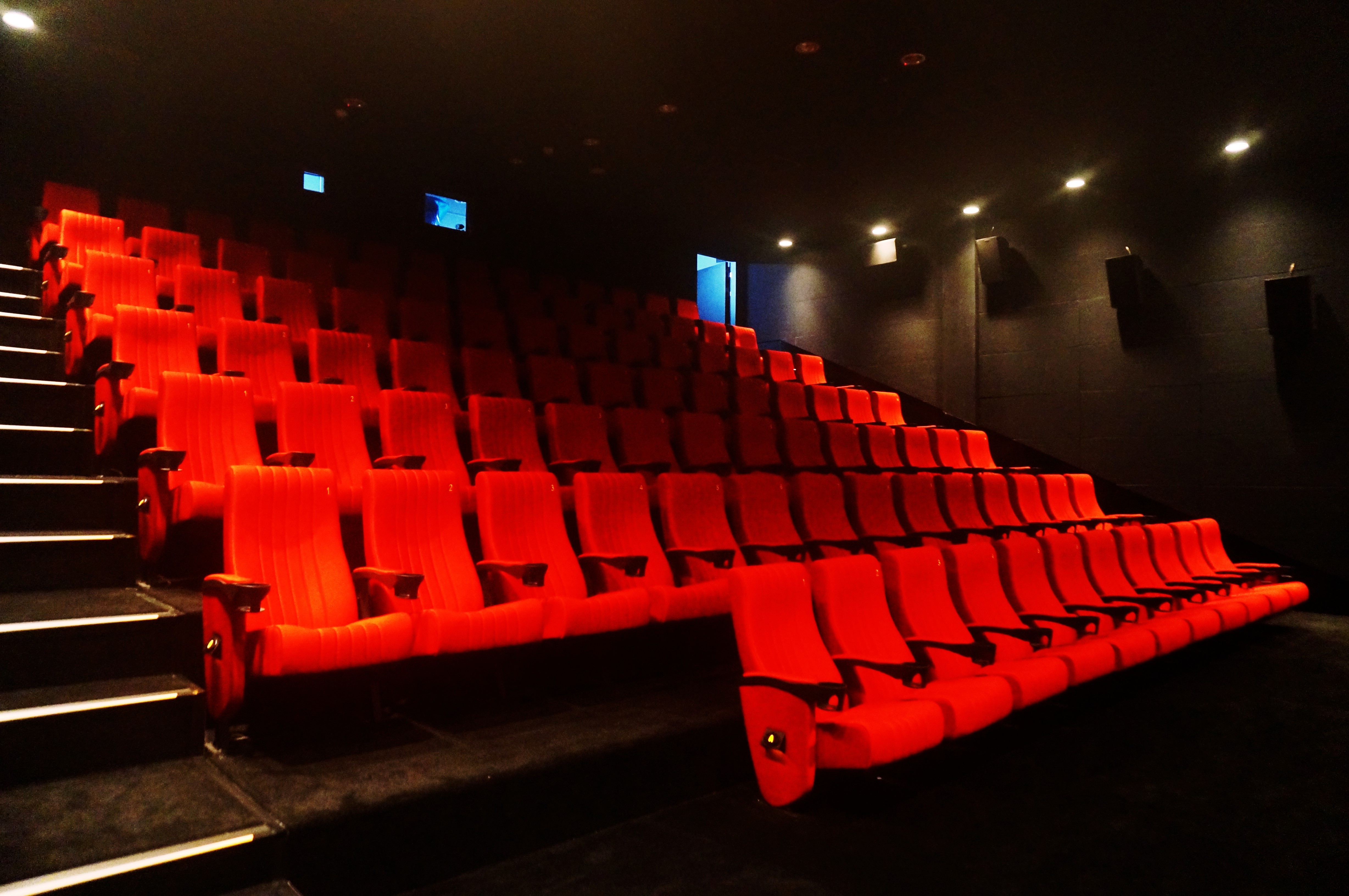 Кинотеатр красный
