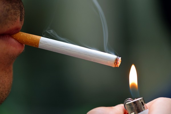 抽菸、香菸、點菸。（圖／示意圖／取自pixabay圖庫）