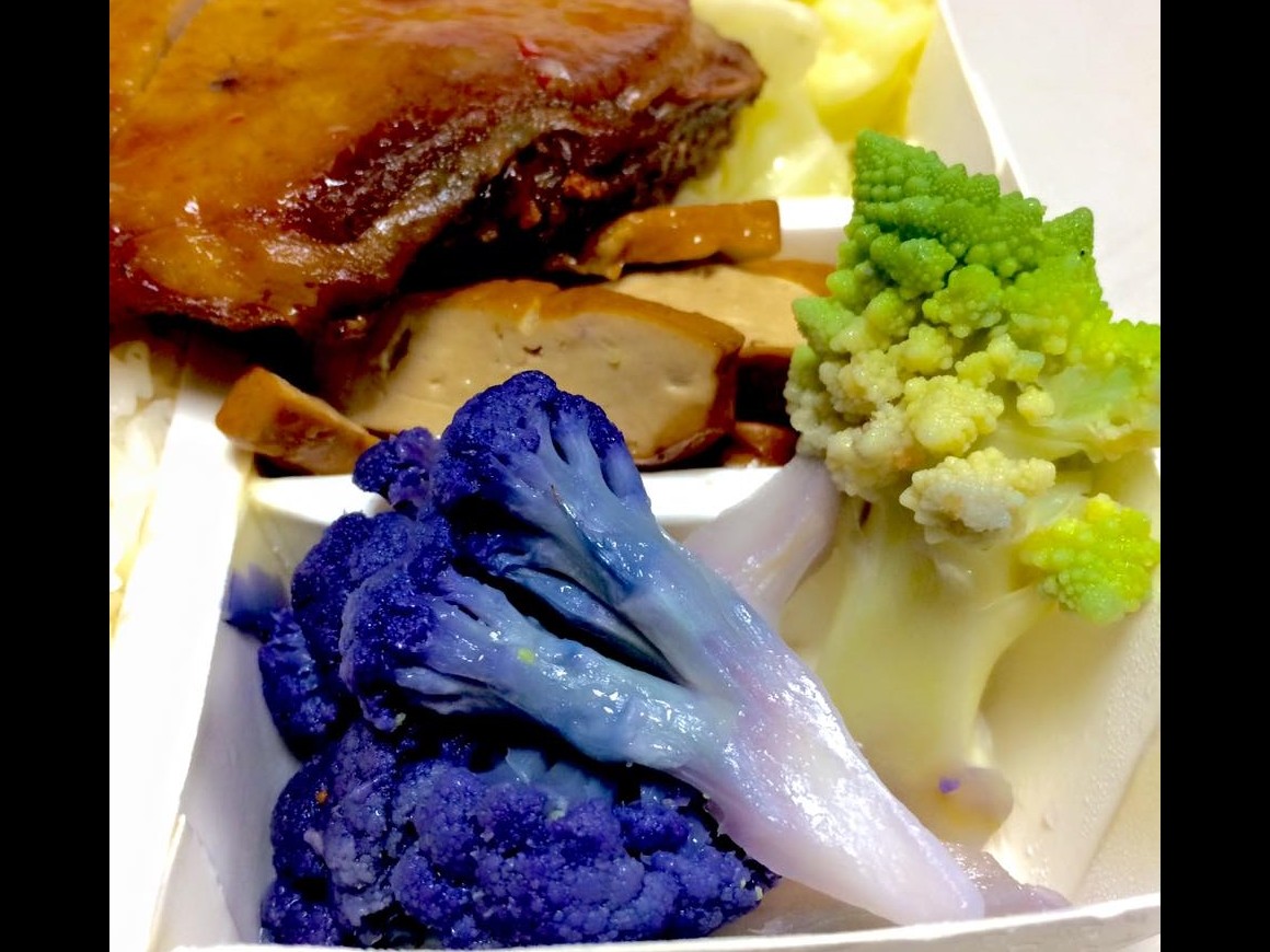 叫外送雞腿便當 打開看 花椰菜是藍紫色網友驚po文問 Ettoday生活新聞 Ettoday新聞雲