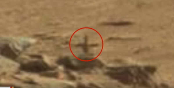 火星有文明存在？NASA最新影像　網友發現十字架和屋頂