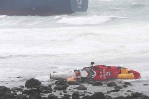 直升機墜海正 副駕駛送北榮急診醫 升溫搶救中 Ettoday健康雲 Ettoday新聞雲