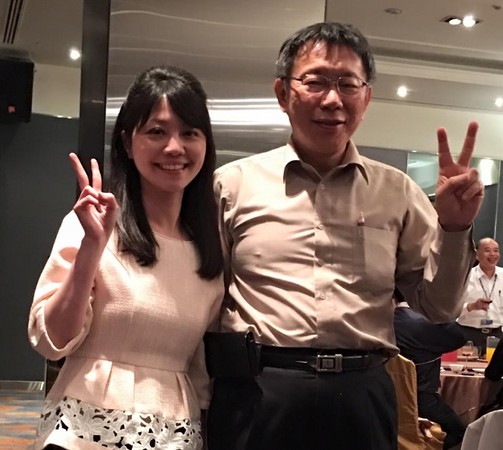 台北市議員高嘉瑜在臉書上秀出與柯P合照。（圖／翻攝自高嘉瑜臉書）