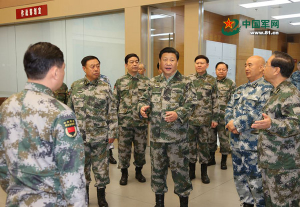 習近平罕見身著迷彩軍服進行視察。（圖／翻攝自中國軍網）