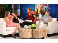 影／美國隊長躲角落嚇緋紅女巫　終於吃癟失魂癱沙發！