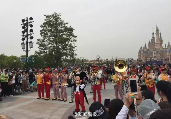 上海迪士尼試營運。（圖／取自《新聞晨報》微博）