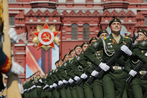 俄軍在紅場舉辦萬人閱兵，紀年二戰勝利71周年。（圖／達志影像／美聯社）