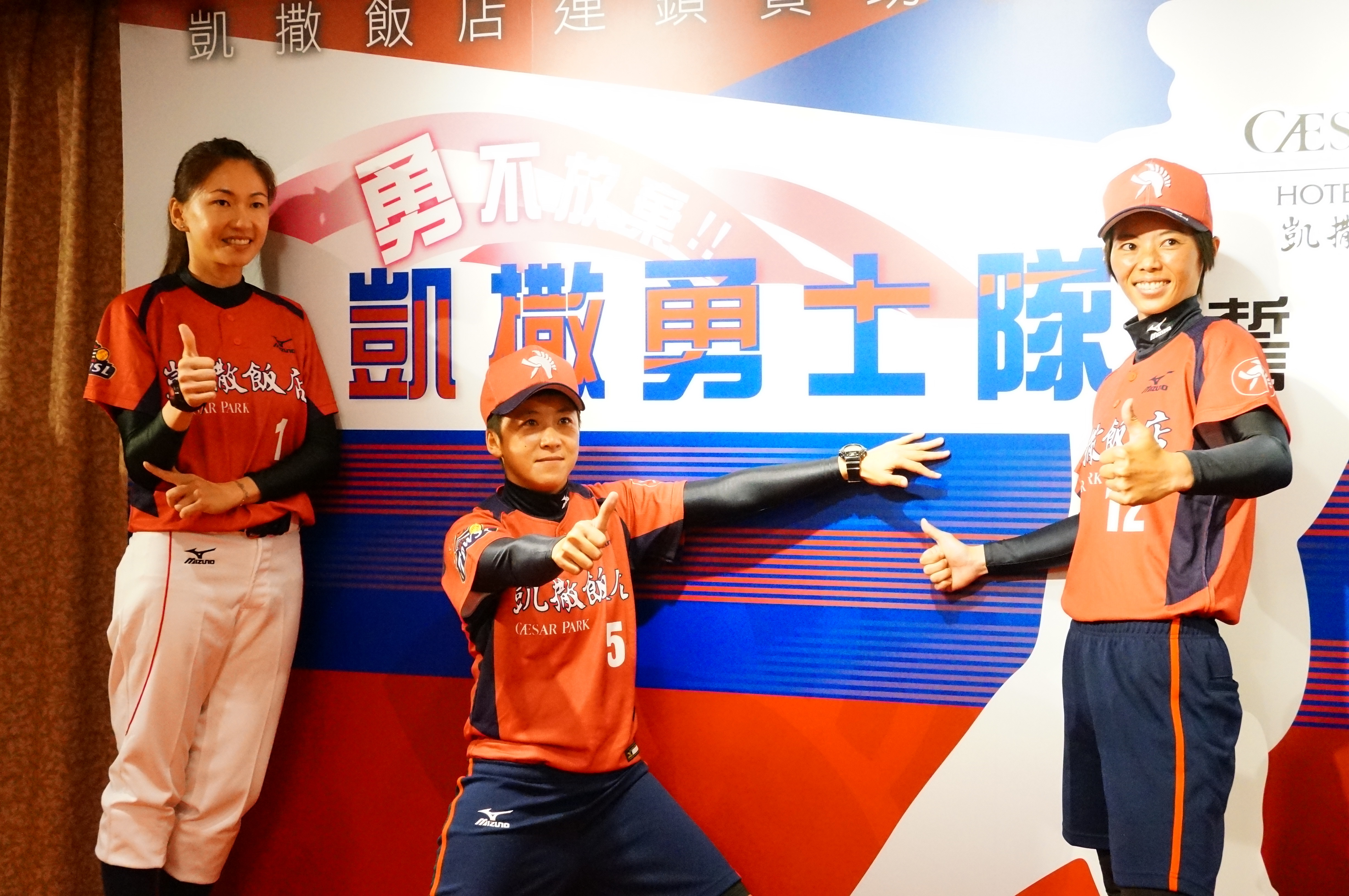 擁有奧運經驗的韓幸霖(左起)、潘慈惠、陳妙怡將在凱撒勇士隊擔任教練或球員。(圖／記者許雅筑攝)