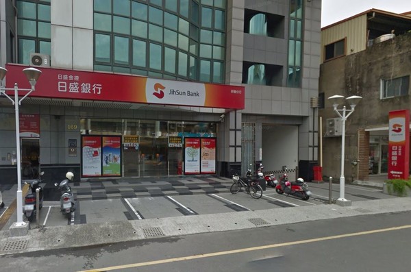 日盛銀行台南新營分行1名33歲沈姓女副理，因為自己投資失利，竟然涉嫌詐盜客戶資金。（圖／翻攝自GoogleMap）