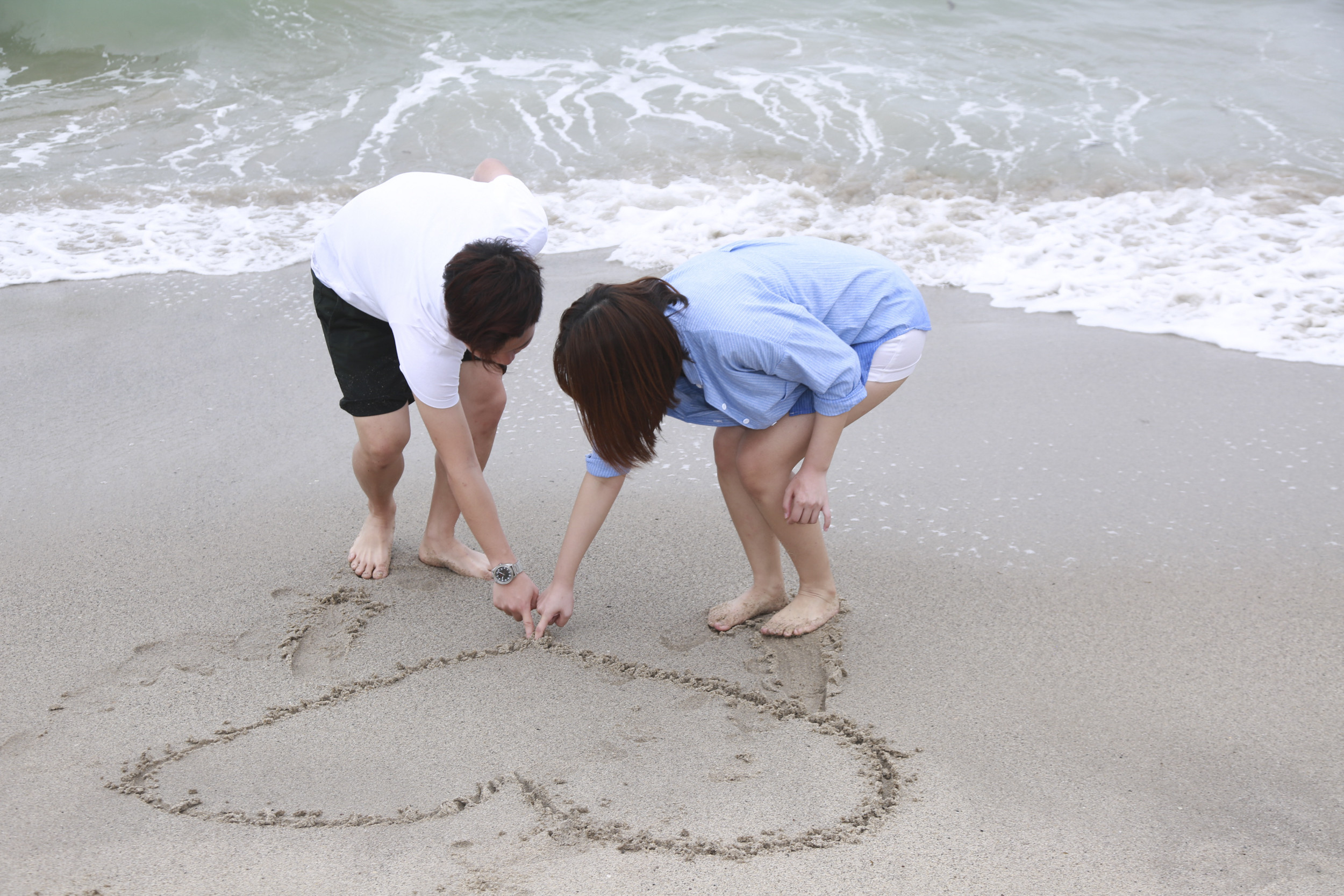 情侶、海邊、夏天（圖／記者黃克翔攝）