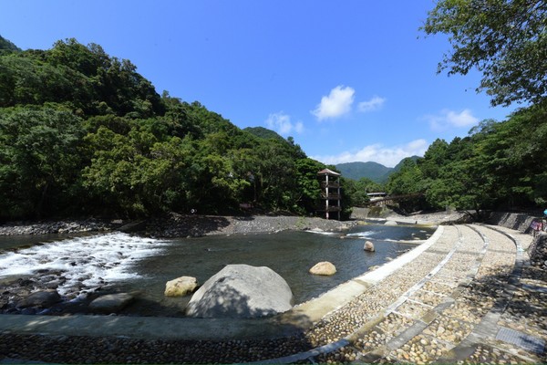 小烏來風景特定區宇內溪戲水區啟用。（圖／桃園市政府提供）