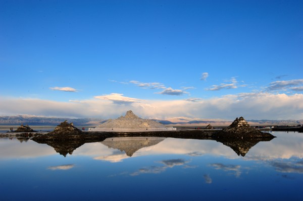 青海省的茶卡鹽湖有「中國版天空之鏡」之稱，還被《國家地理》雜誌評選為「人一生必去的55個地方之一」。（圖／CFP）