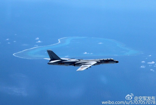 中國空軍在敏感時機首度曝光轟-6K戰略轟炸機，巡視黃岩島照片。（圖／翻攝自大陸網站）