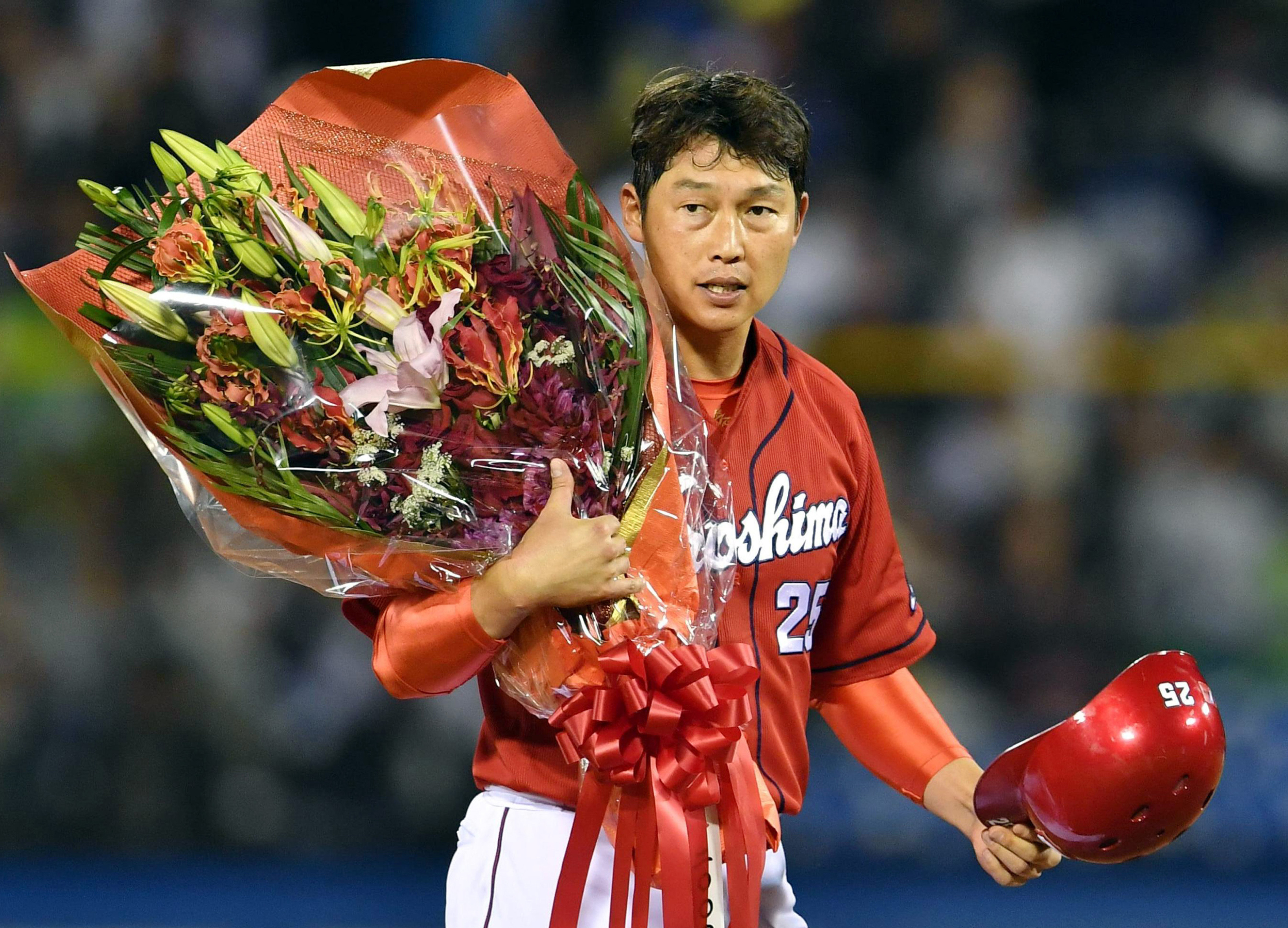 39歲新井貴浩締造300轟苦追紀錄2179場終達標 Ettoday運動雲 Ettoday新聞雲