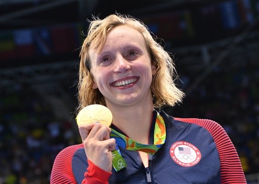 萊德基(Katie Ledecky)頒獎時感動落淚。（圖／達志影像／美聯社）