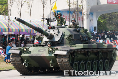 CM-11戰車零件噴飛害自行車騎士摔傷　六軍團：依軍車保險理賠