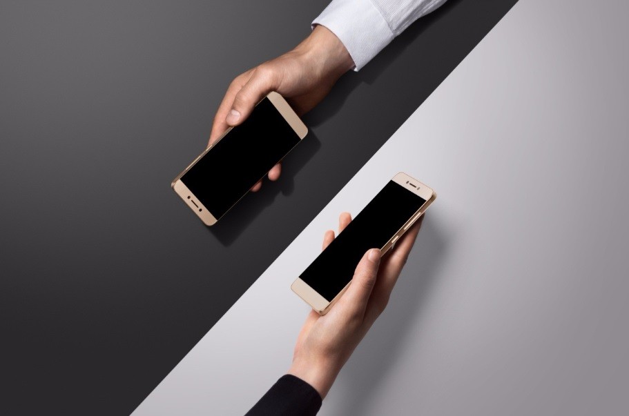 樂視與大陸手機品牌酷派宣布，正式聯手推出首款智慧手機新品。