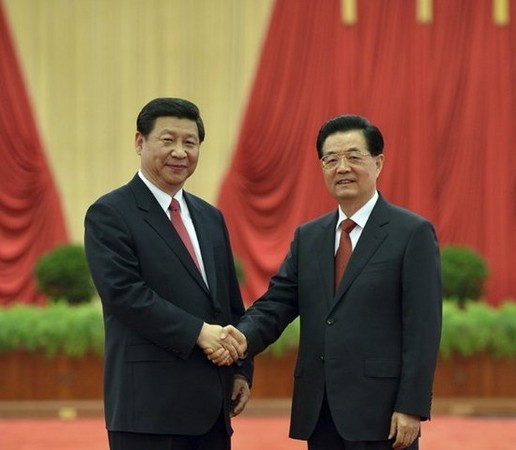 國家主席胡錦濤與新任中共總書記、中共中央軍委主席習近平，會見十八大代表。(圖／新華社)