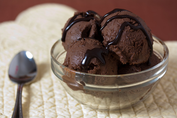 ▲巧克力冰淇淋示意圖。（圖／取自Wikimedia Commons）