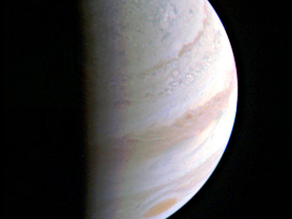 朱諾號傳回木星特寫照　南北極、大紅斑清晰可見（圖／翻攝於NASA官網）