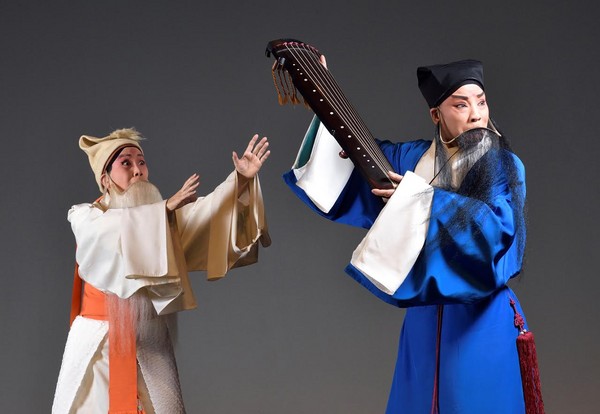 《伯牙摔琴》是多年未曾演出的罕见老生戏,由邹慈爱(右),刘化蒂(左)
