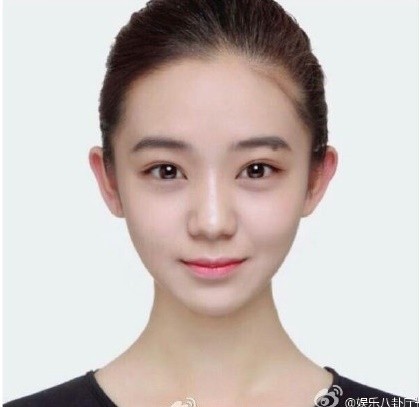 關曉彤室友黃婧儀。