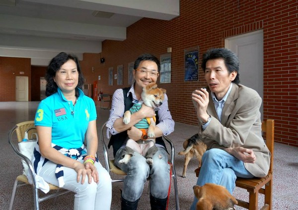 照顾重症流浪犬上,「最早是2012年徐慧雯在台南成立『护生园』照顾