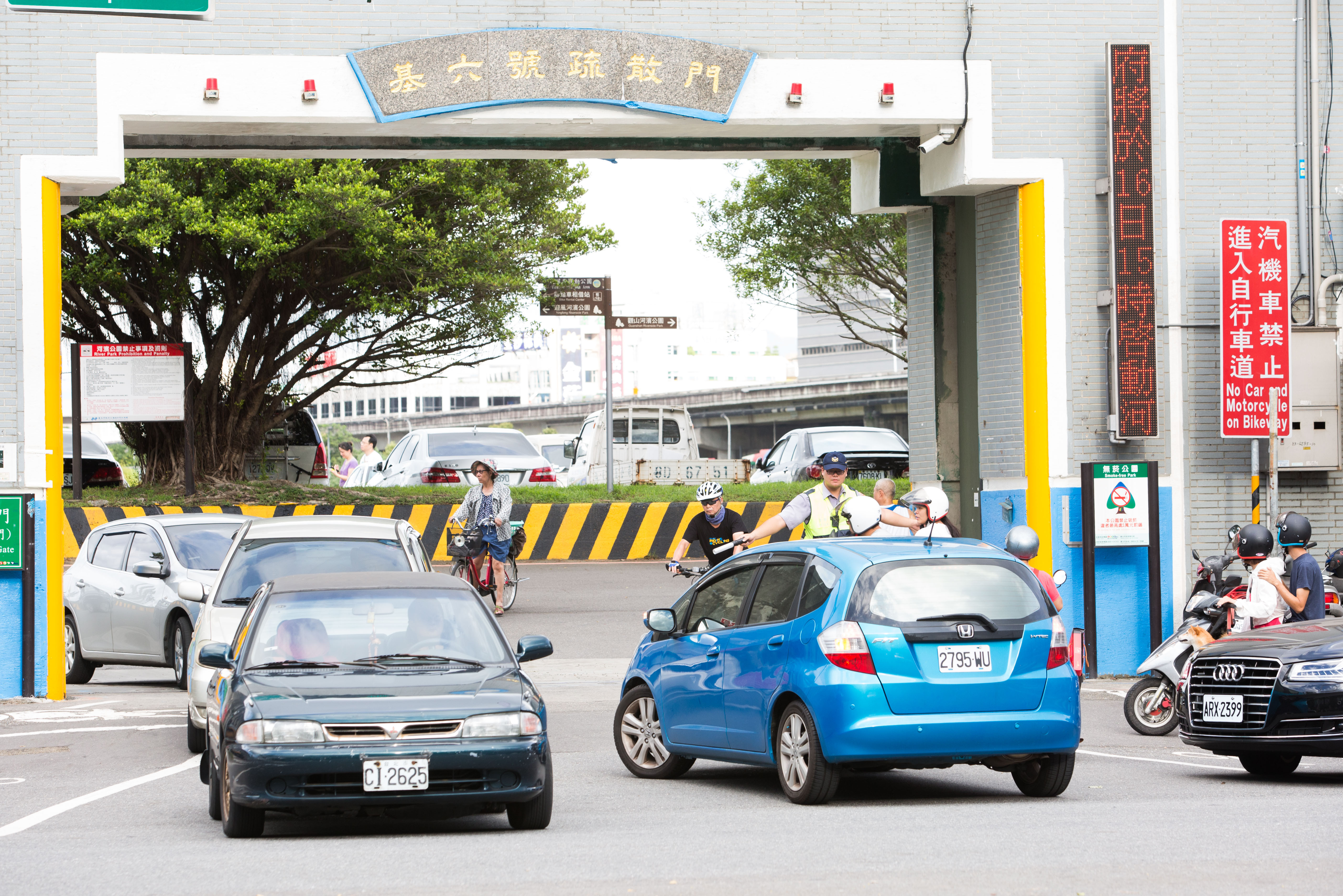 水門管制,管制疏散門進出,河川區管制,只出不進,臺北市（圖／記者季相儒攝）