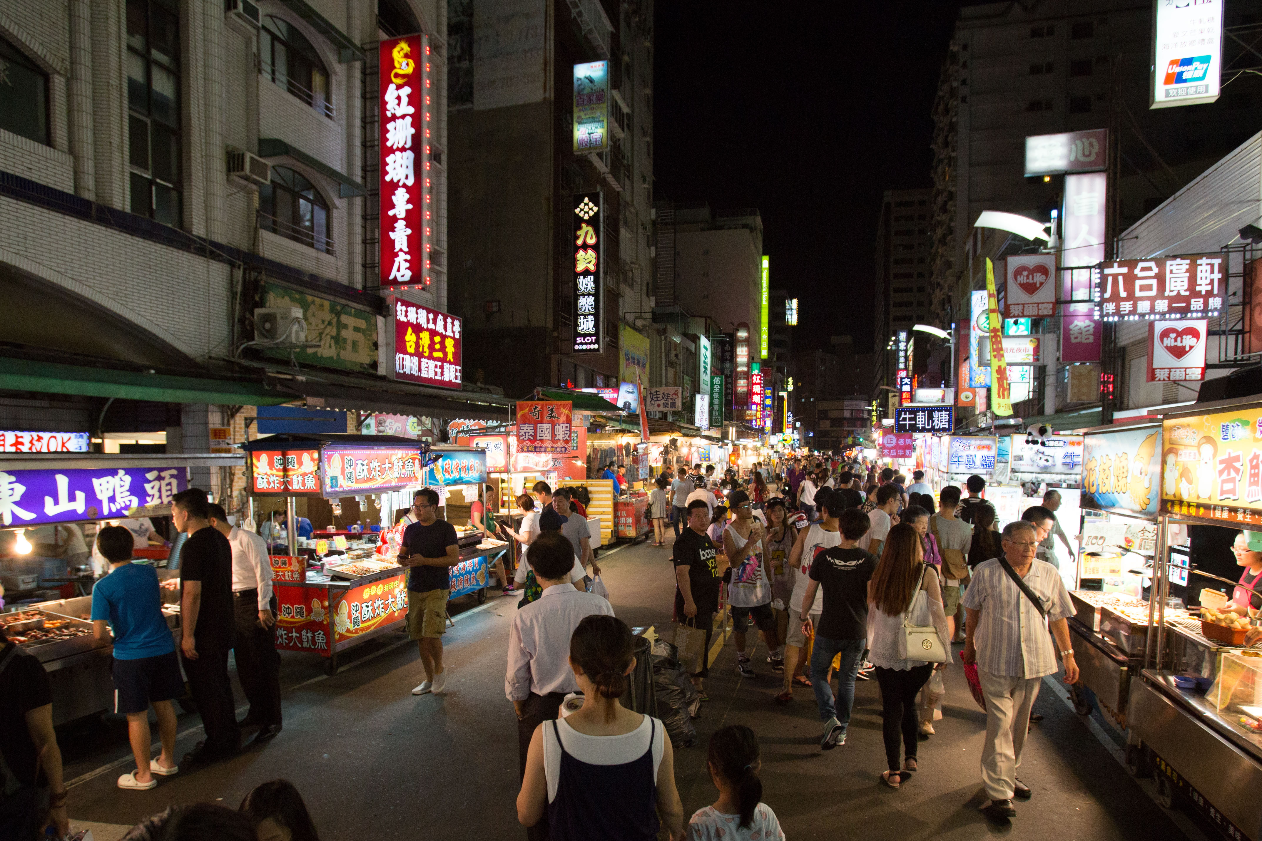 六合夜市,六合國際觀光夜市,高雄市,觀光夜市,遊客,陸客,人潮,錢潮,經濟,攤販,攤商（圖／記者季相儒攝）