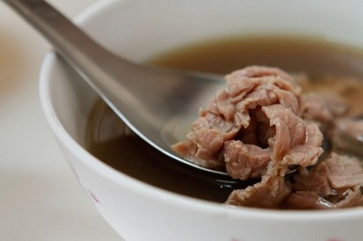 一碗330元！台南老饕點「頂級」牛肉湯　吃一口就驚覺被騙