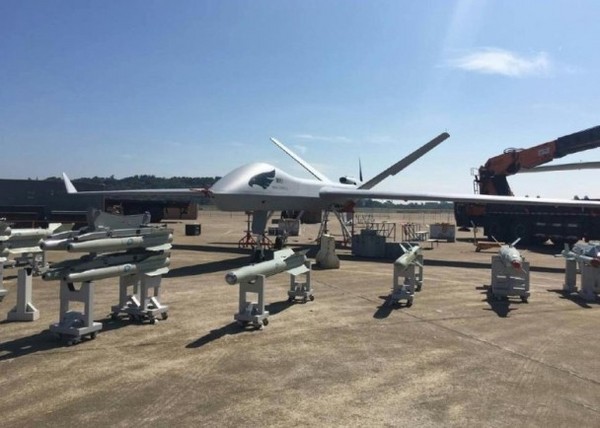 首次實機亮相的翼龍-2無人機火力十足，可攜帶480公斤的各式彈藥。（圖／翻攝自大陸網站）