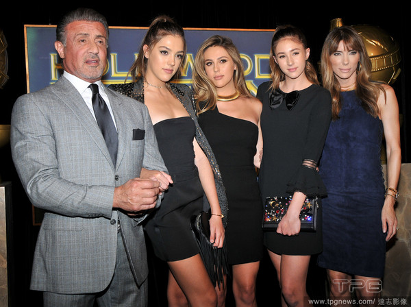 席維斯史特龍（Sylvester Stallone）的3個女兒獲選金球小姐。（圖／達志影像）