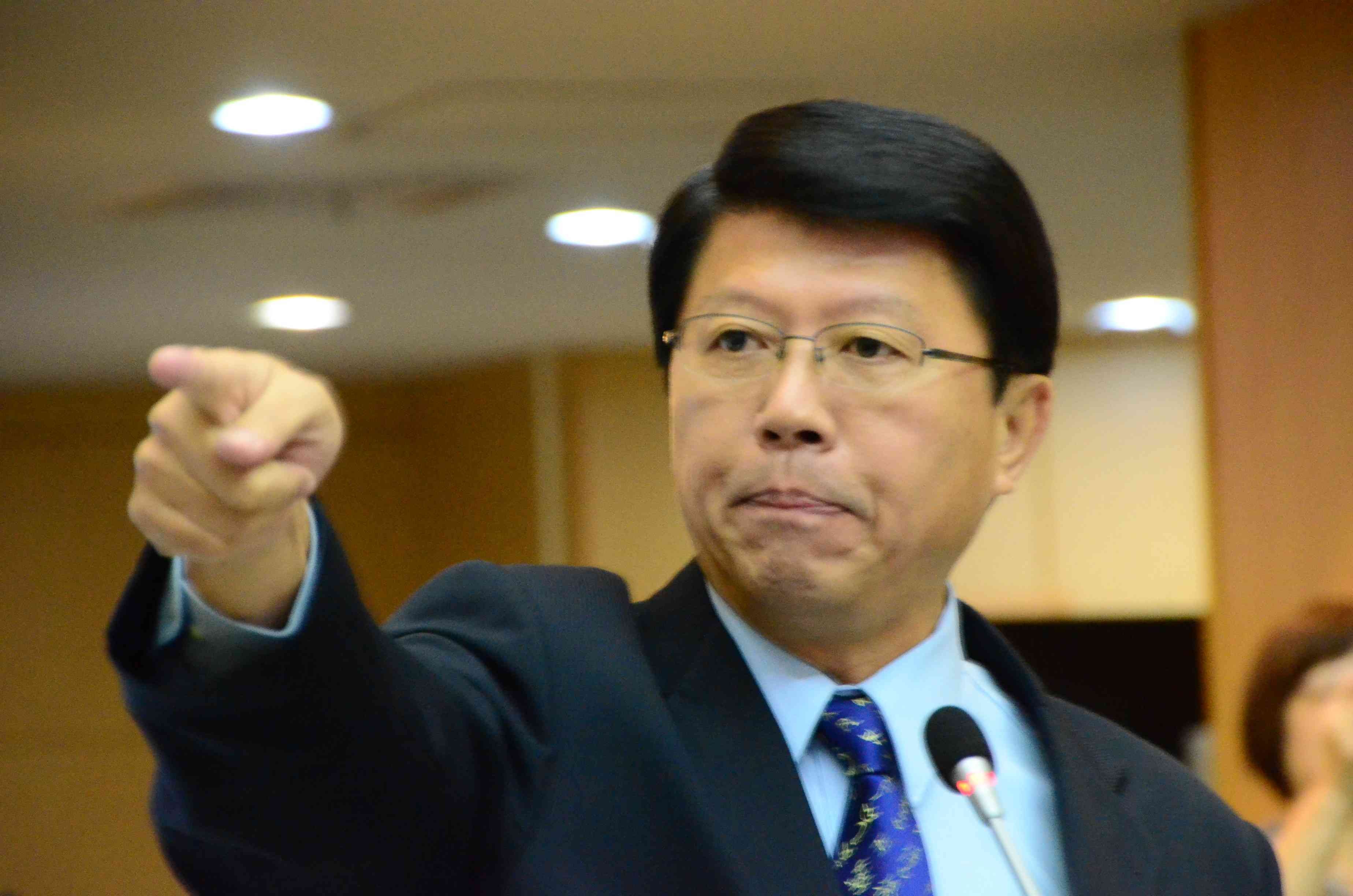 ▲台南市議員謝龍介指出，開放日本核災食品進口，政府要拿出良心。（圖／記者林悅攝）