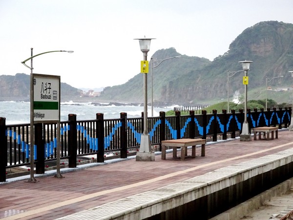 【基隆景點】 八斗子車站,北台灣最美的車站,有北台灣的多良車站美名,北海岸一日遊,時刻表＠瑪姬幸福過日子