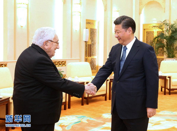 美國前國務卿季辛吉（Henry Kissinger）與中國國家主席習近平會晤。（圖／翻攝自新華網）