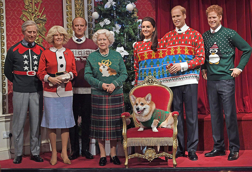 倫敦杜麗莎夫人蠟像館裡的王室成員，全都換上應景的聖誕毛衣。（圖／翻攝Madame Tussaudse官網）