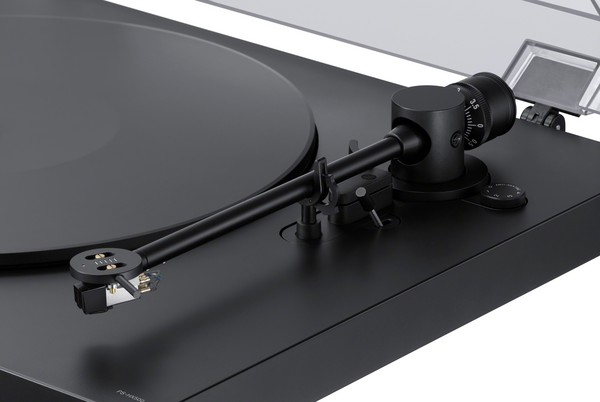 Sony 明日（12/13）將開賣首款支援 DSD 數位轉出的黑膠唱盤 PS-HX500。（圖／翻攝自官網）