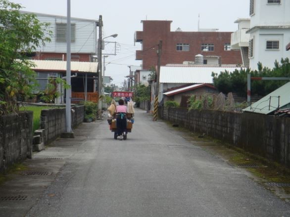 花蓮廖阿嬤生前推車到附近國小賣大腸包小腸。（圖／翻攝自臉書）