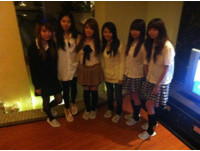 小小瑜跨年瘋轟趴，最喜歡與好友圍爐。(圖／張芯瑜提供)