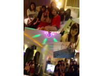 小小瑜跨年瘋轟趴，最喜歡與好友圍爐。(圖／張芯瑜提供)