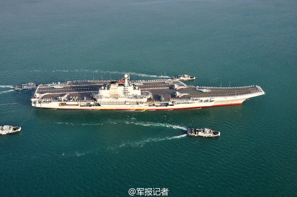 大陸再曝光遼寧號最新的官方圖片，可以看到首度上艦的直-18F反潛機，將侵蝕美國的潛艇優勢。（圖／翻攝自大陸網站）