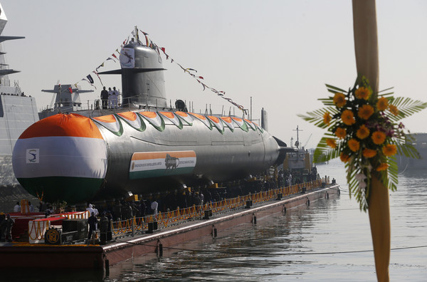 ▲印度第二艘「鮋魚級」潛艇下水，將於12月正式服役。（圖／達志影像／美聯社）