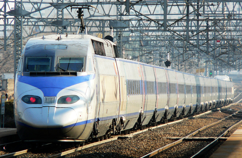 ▲韓國高速鐵道KTX，將有更快的子彈列車選項（圖／維基百科）