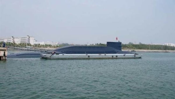 網傳的094A晉級戰略導彈核潛艦，可以明顯看到「龜背」，能裝巨浪2甲潛射彈道飛彈。（圖／翻攝自大陸網站）